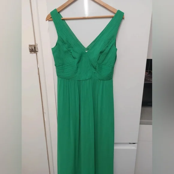 Elegant Green Sleeveless Dress - Picture 3 of 8